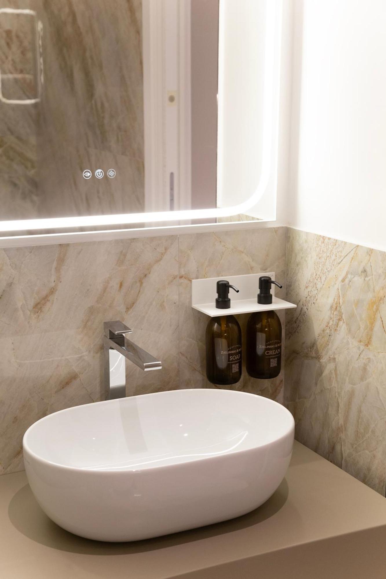 56 Orange Street Luxury Accommodation Rome Extérieur photo